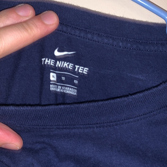 Nike XL Navy and Teal Swoosh T-shirt - Picture 2 of 3